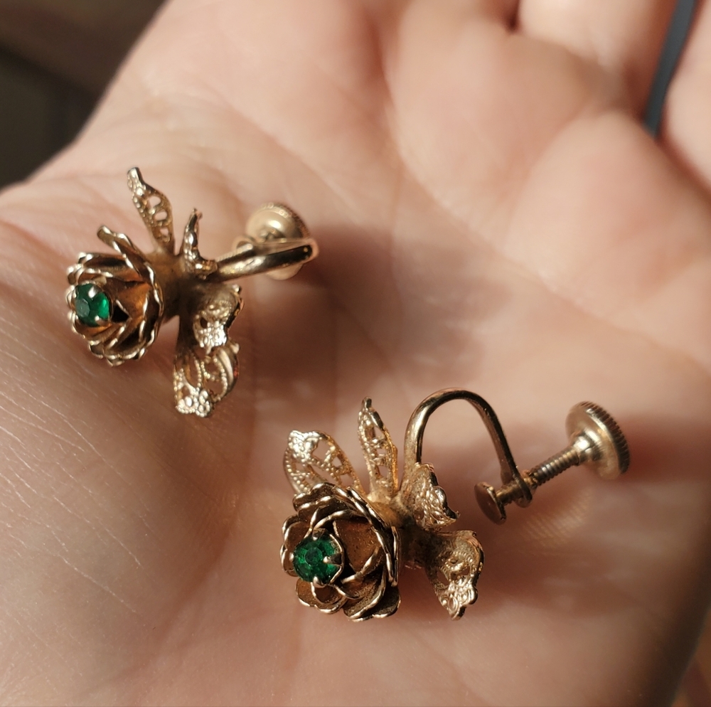 Vintage earrings - gold with green gem